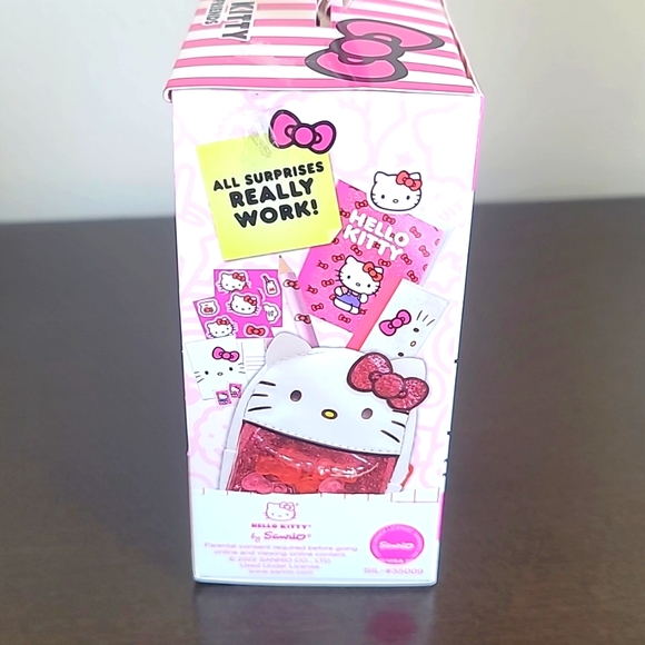 Real Littles - Hello Kitty and Friends - Hello Kitty - Picture 2 of 3